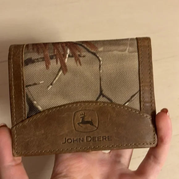 JOHN DEERE CAMOUFLAGE TRIFOLD WALLET - Picture 2 of 4